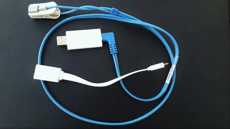USB oximeter with ear sensor and USB OTG cable
